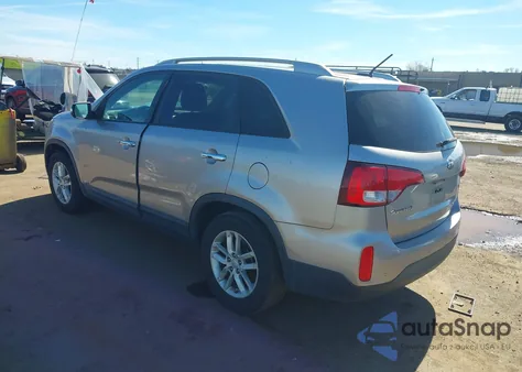 2015 Kia Sorento Lx z USA, uszkodzony, nr VIN 5XYKTCA64FG570980